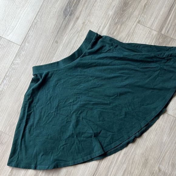Forever 21 Green Flare Mini Skirt Size Small - Picture 1 of 3